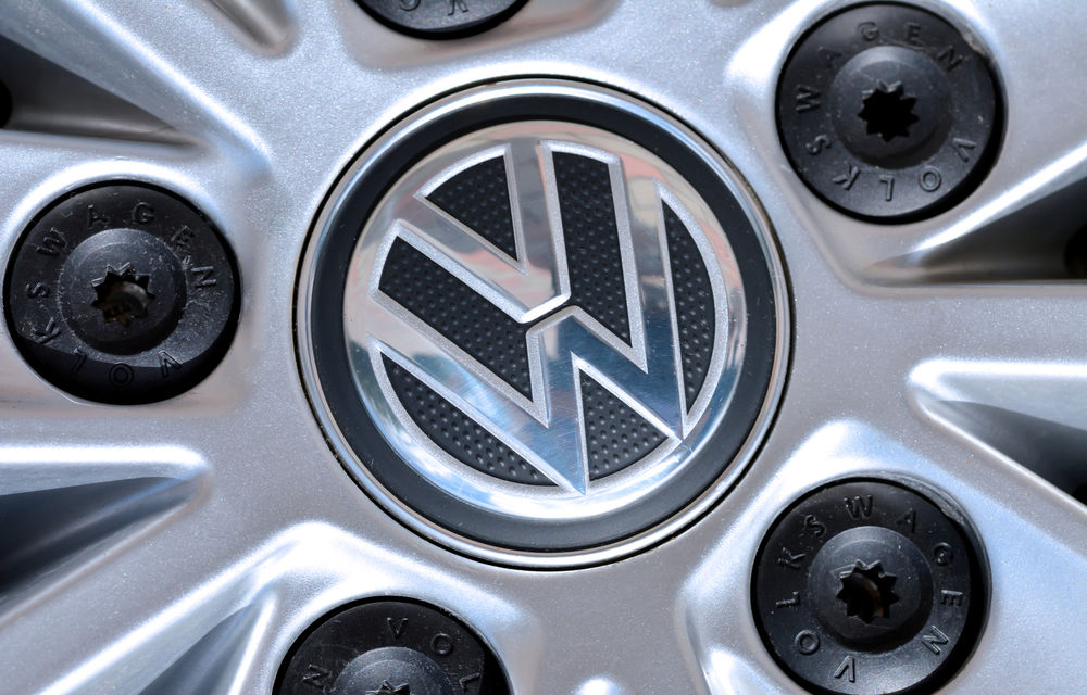 Volkswagen a fost amendat cu un miliard de euro în Germania pentru trucarea emisiilor diesel: “Ne asumăm responsabilitatea pentru această criză și acceptăm amenda” - Poza 1