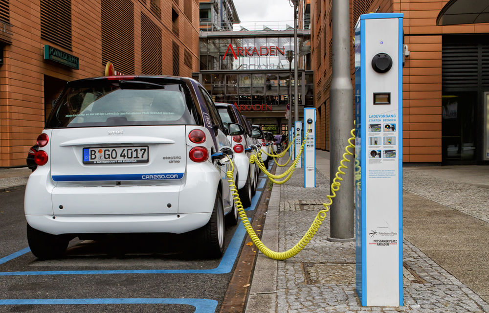 Obiectiv fantezist: italienii vor să vândă un milion de mașini electrice până în 2022 - Poza 1
