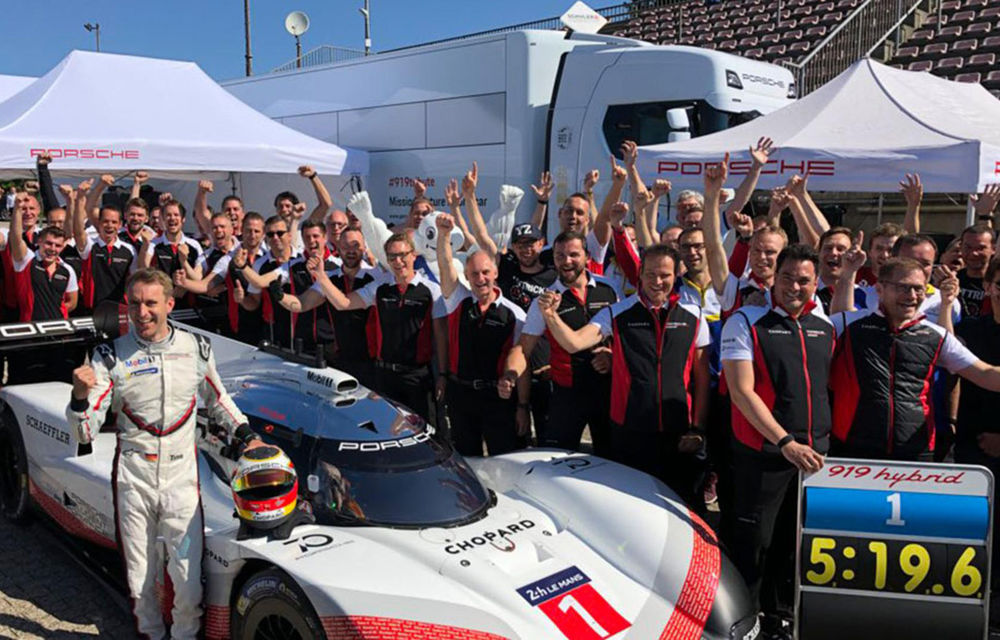 Porsche a doborât recordul all-time pe Nurburgring: prototipul 919 Hybrid Evo a parcurs Iadul Verde în 5 minute și 19.55 secunde - Poza 1