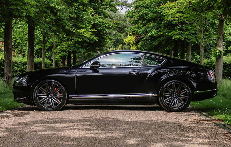 Un exemplar Bentley Continental GT Speed deținut de Sir Elton John va fi scos la licitație: specialiștii spun că modelul va fi vândut pentru cel puțin 79.000 de euro - Poza 3