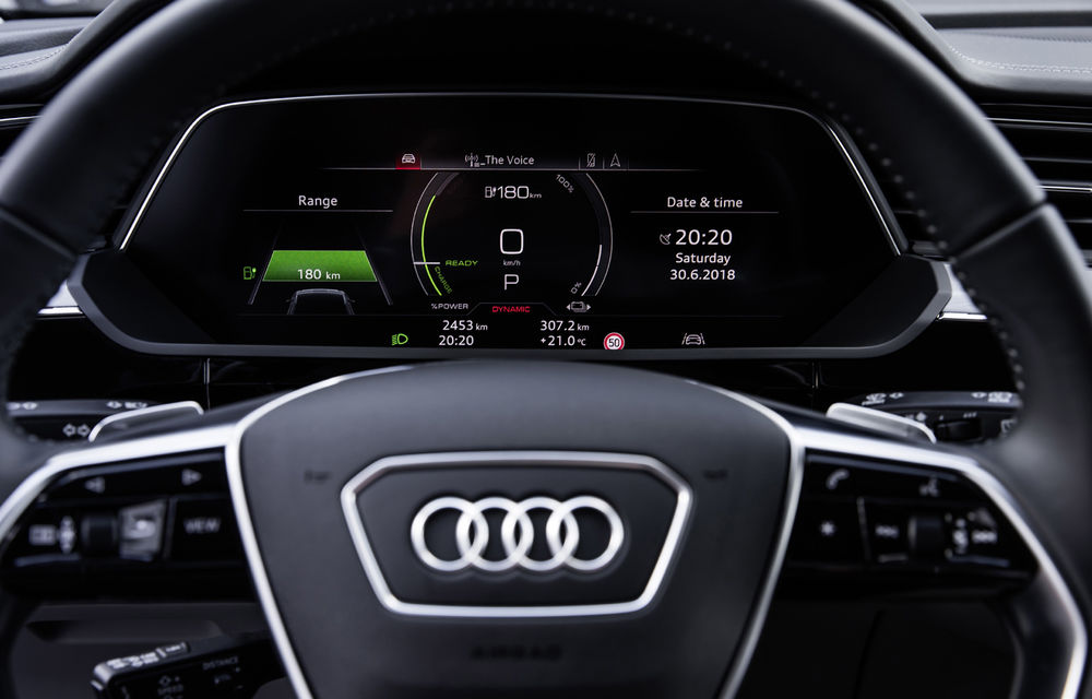 Primele imagini cu interiorul lui Audi e-tron: SUV-ul electric are 5 ecrane, dintre care două pentru camerele care înlocuiesc oglinzile - Poza 10
