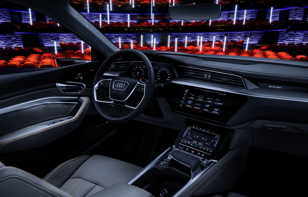 Primele imagini cu interiorul lui Audi e-tron: SUV-ul electric are 5 ecrane, dintre care două pentru camerele care înlocuiesc oglinzile - Poza 22