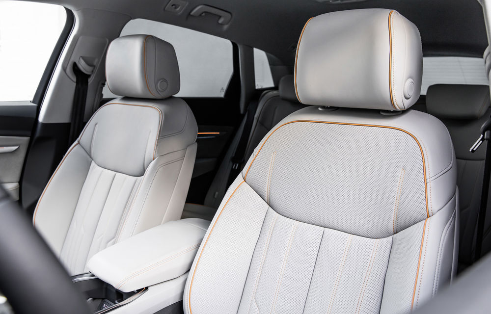 Primele imagini cu interiorul lui Audi e-tron: SUV-ul electric are 5 ecrane, dintre care două pentru camerele care înlocuiesc oglinzile - Poza 13