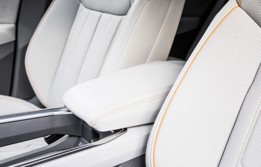 Primele imagini cu interiorul lui Audi e-tron: SUV-ul electric are 5 ecrane, dintre care două pentru camerele care înlocuiesc oglinzile - Poza 14