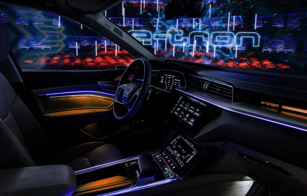 Primele imagini cu interiorul lui Audi e-tron: SUV-ul electric are 5 ecrane, dintre care două pentru camerele care înlocuiesc oglinzile - Poza 24