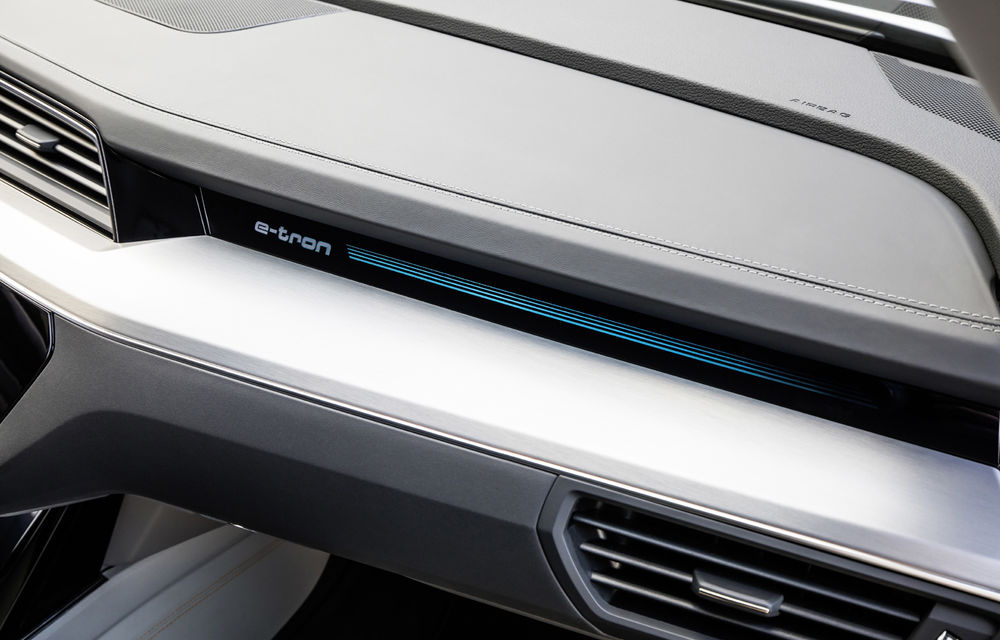 Primele imagini cu interiorul lui Audi e-tron: SUV-ul electric are 5 ecrane, dintre care două pentru camerele care înlocuiesc oglinzile - Poza 20