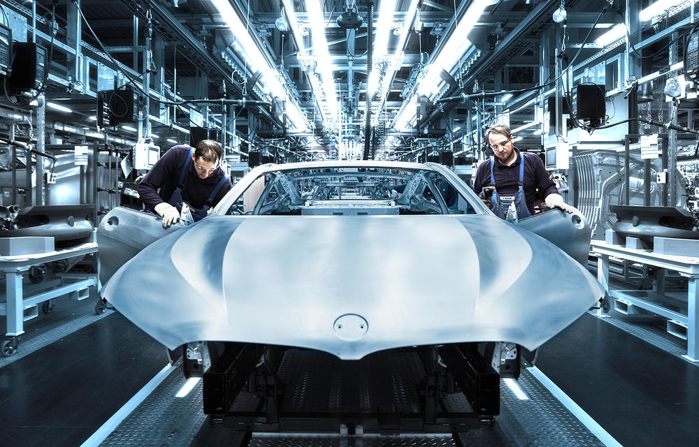BMW a început producția noului Seria 8 Coupe: modelul constructorului bavarez este asamblat în cadrul fabricii din Dingolfing, Germania - Poza 3