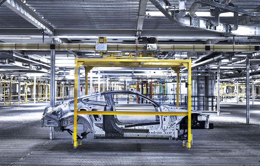 BMW a început producția noului Seria 8 Coupe: modelul constructorului bavarez este asamblat în cadrul fabricii din Dingolfing, Germania - Poza 2