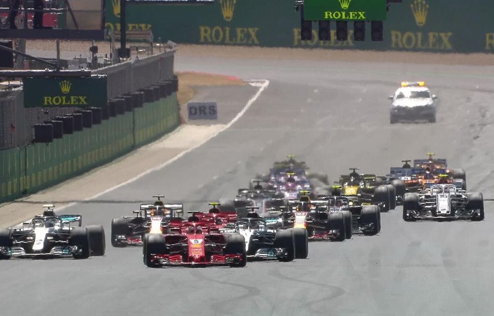 Spectacol la Silverstone: Vettel a câștigat cursa, Hamilton pe locul doi după un acroșaj cu Raikkonen în primul tur - Poza 2