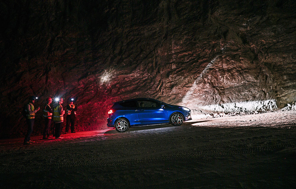 Ford Fiesta ST face spectacol într-o mină de sare: cei 200 CP au fost exploatați de Elfyn Evans, pilot în WRC - Poza 2