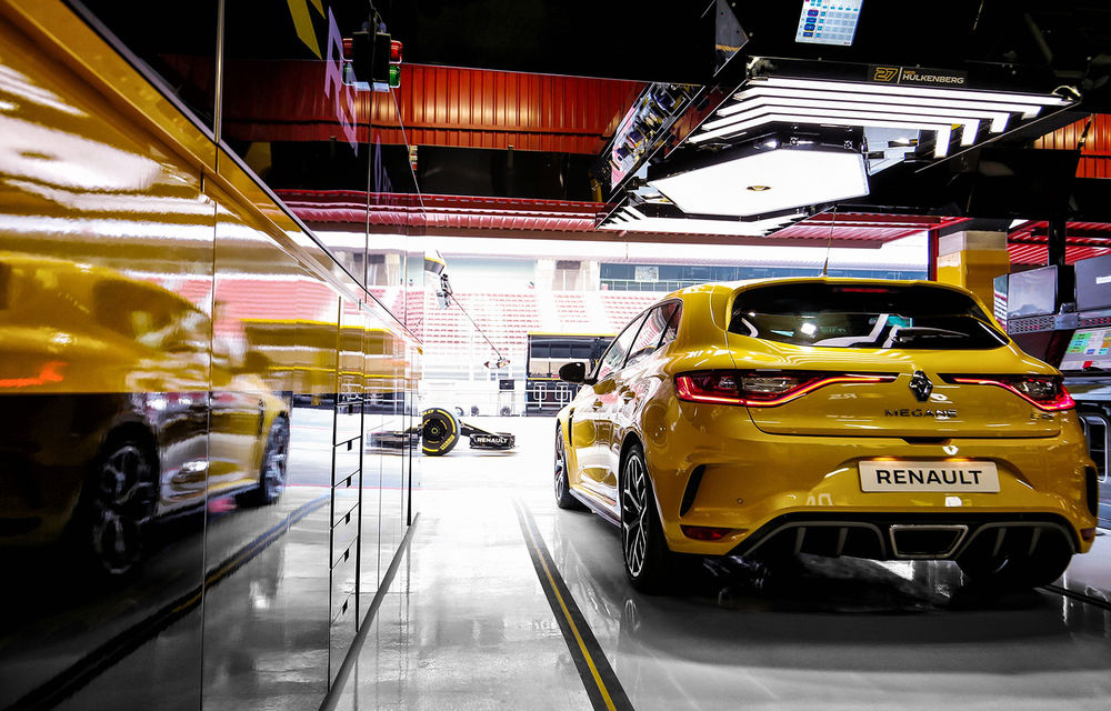 Renault a prezentat noul Megane RS Trophy: transmisie manuală sau automată pentru Hot Hatch-ul de 300 de cai putere - Poza 12