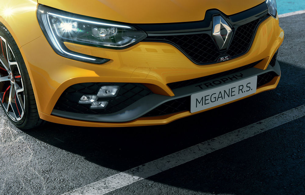 Renault a prezentat noul Megane RS Trophy: transmisie manuală sau automată pentru Hot Hatch-ul de 300 de cai putere - Poza 16