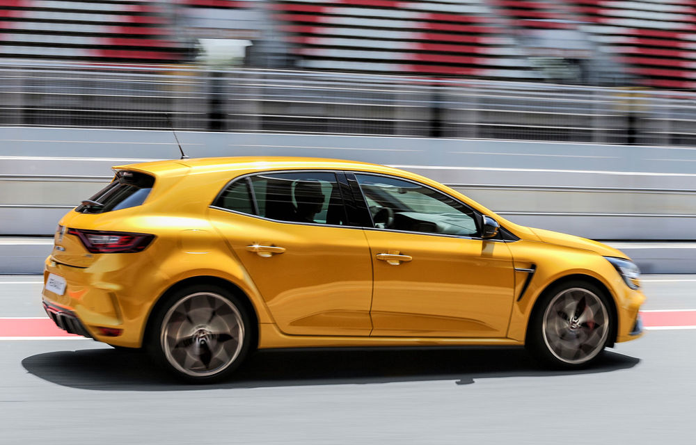 Renault a prezentat noul Megane RS Trophy: transmisie manuală sau automată pentru Hot Hatch-ul de 300 de cai putere - Poza 10