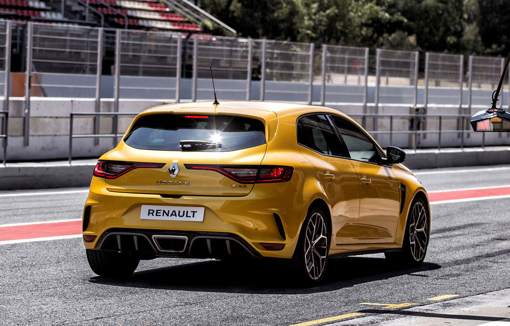 Renault a prezentat noul Megane RS Trophy: transmisie manuală sau automată pentru Hot Hatch-ul de 300 de cai putere - Poza 11