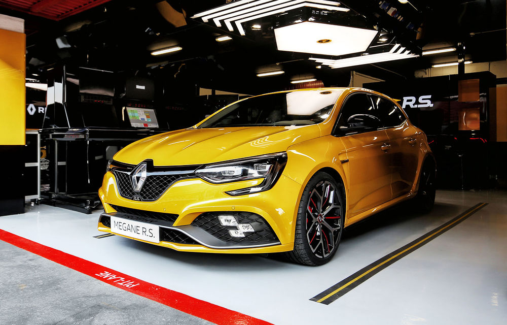 Renault a prezentat noul Megane RS Trophy: transmisie manuală sau automată pentru Hot Hatch-ul de 300 de cai putere - Poza 3