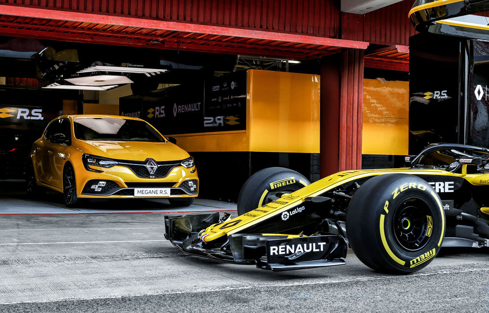 Renault a prezentat noul Megane RS Trophy: transmisie manuală sau automată pentru Hot Hatch-ul de 300 de cai putere - Poza 7