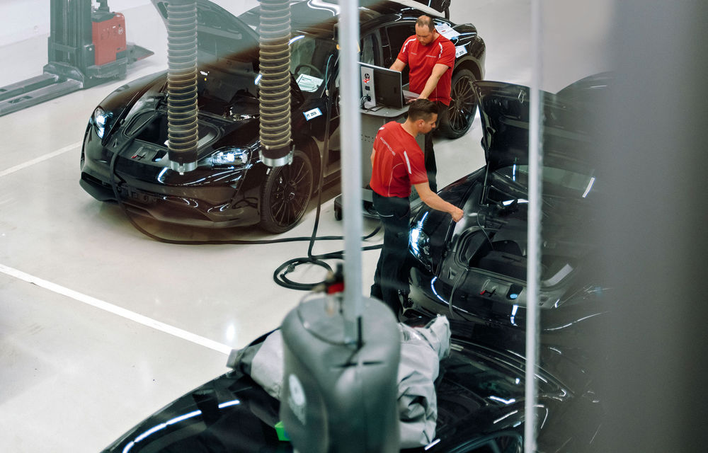 Porsche Taycan, testat în Africa de Sud: sportiva electrică se lansează în 2019 - Poza 5