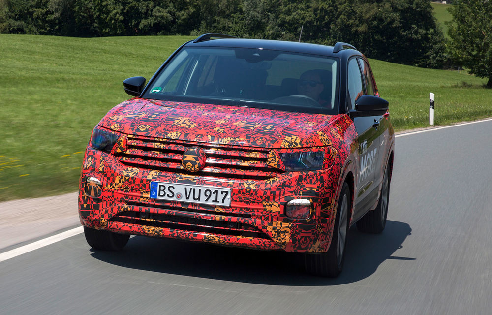 Volkswagen scoate în evidență atuurile lui T-Cross cu ajutorul unui teaser video: portbagaj de până la 455 de litri și sisteme de siguranță moderne - Poza 1