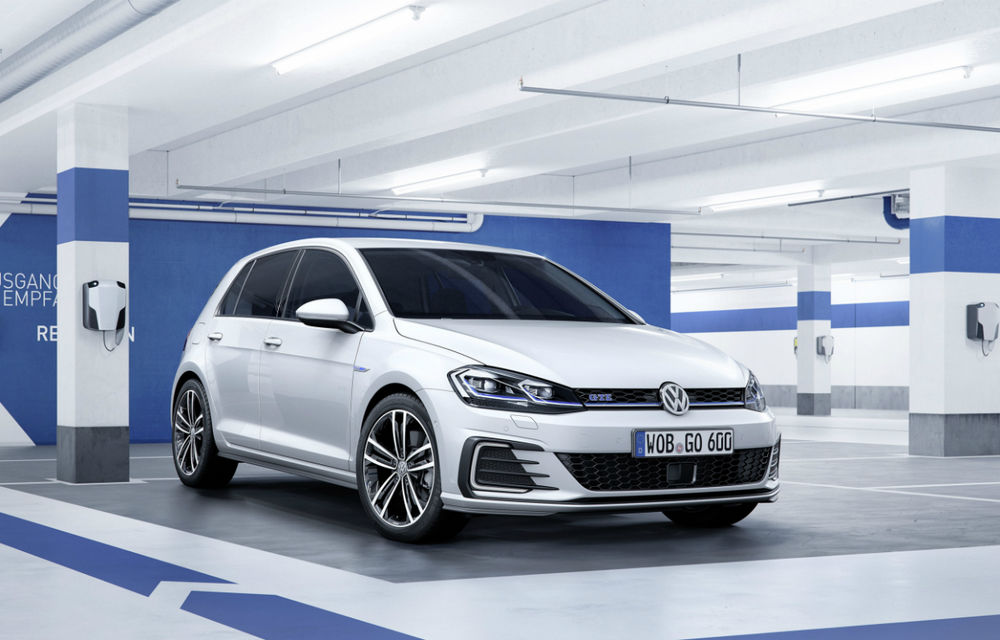 Volkswagen ar putea rechema în service 124.000 de mașini electrice și plug-in hybrid: germanii au folosit un metal periculos în sistemele de încărcare - Poza 1