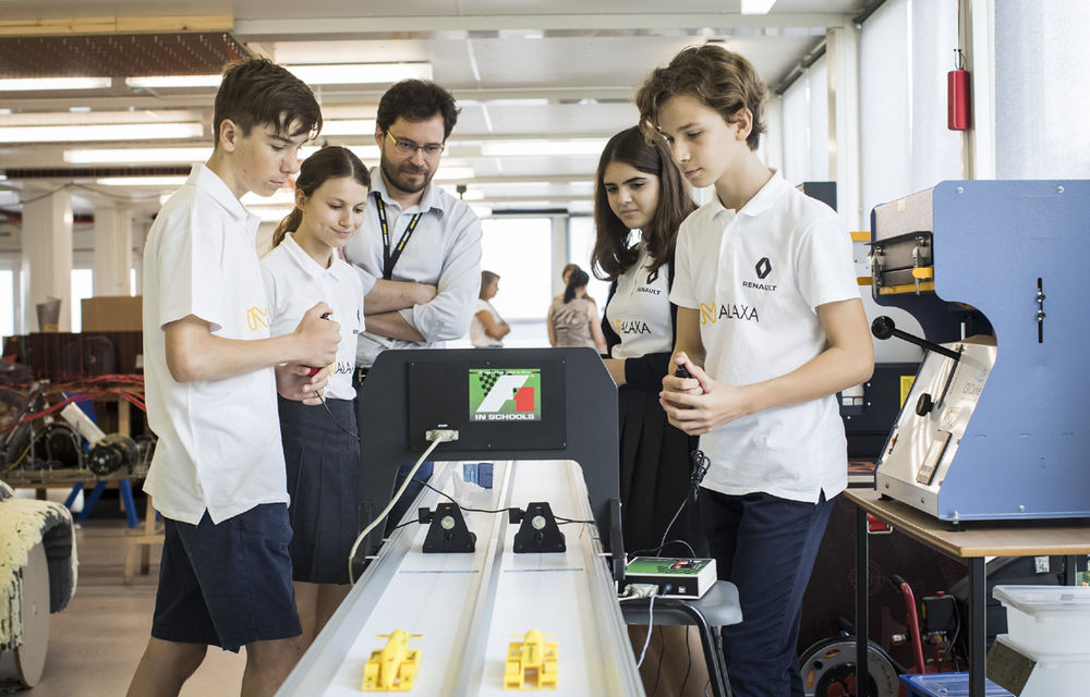 5 elevi din România participă la competiția F1 in Schools pentru dezvoltarea unui prototip de Formula 1 în miniatură - Poza 1