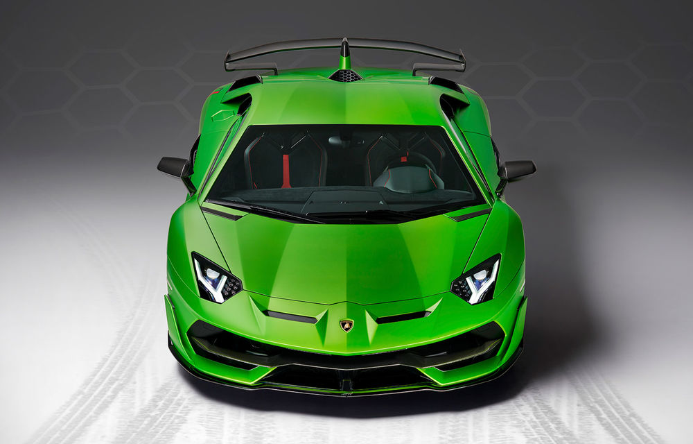 Lamborghini Aventador SVJ, imagini și detalii oficiale: supercar-ul italienilor are direcție integrală, 770 CP și o viteză maximă de peste 350 km/h - Poza 4