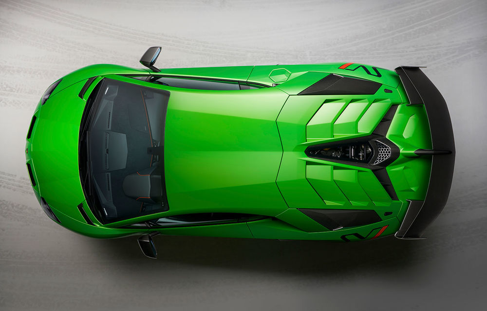 Lamborghini Aventador SVJ, imagini și detalii oficiale: supercar-ul italienilor are direcție integrală, 770 CP și o viteză maximă de peste 350 km/h - Poza 6
