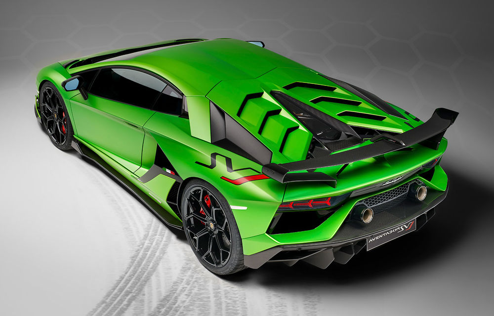 Lamborghini Aventador SVJ, imagini și detalii oficiale: supercar-ul italienilor are direcție integrală, 770 CP și o viteză maximă de peste 350 km/h - Poza 7
