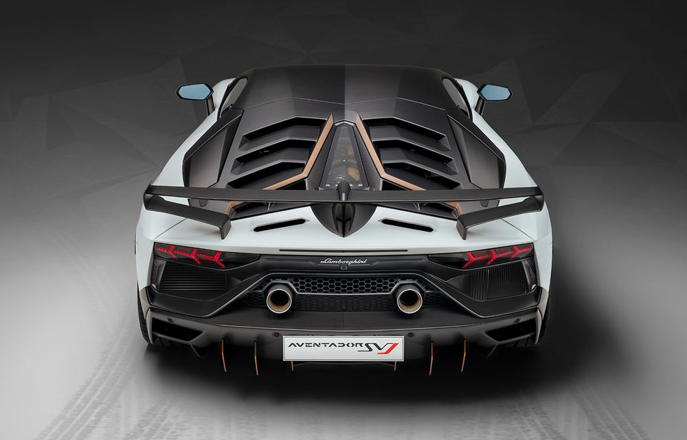 Lamborghini Aventador SVJ, imagini și detalii oficiale: supercar-ul italienilor are direcție integrală, 770 CP și o viteză maximă de peste 350 km/h - Poza 18
