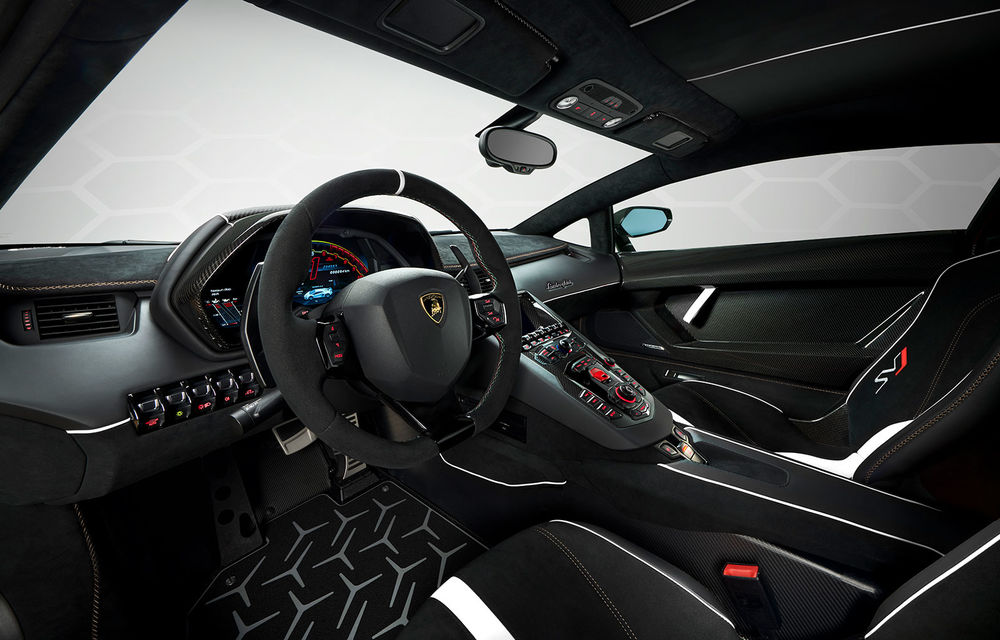 Lamborghini Aventador SVJ, imagini și detalii oficiale: supercar-ul italienilor are direcție integrală, 770 CP și o viteză maximă de peste 350 km/h - Poza 20