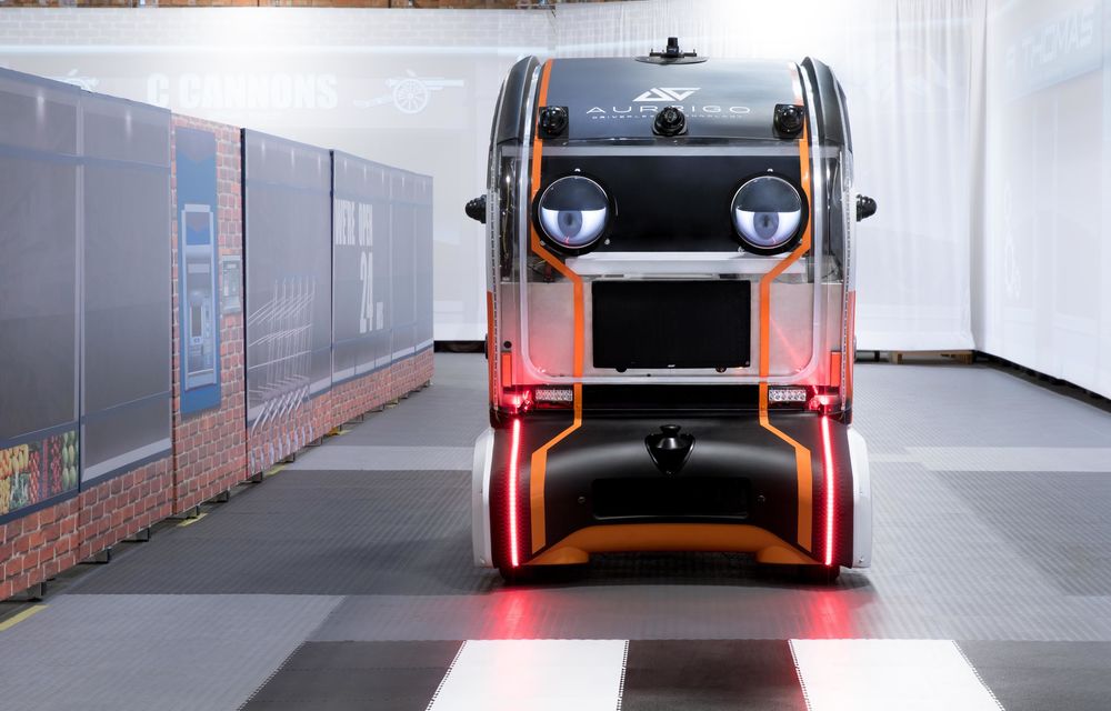 Jaguar Land Rover testează un nou tip de vehicule autonome: tehnologia “virtual eyes” studiază reacțiile pietonilor înainte ca aceștia să traverseze pe trecere - Poza 2