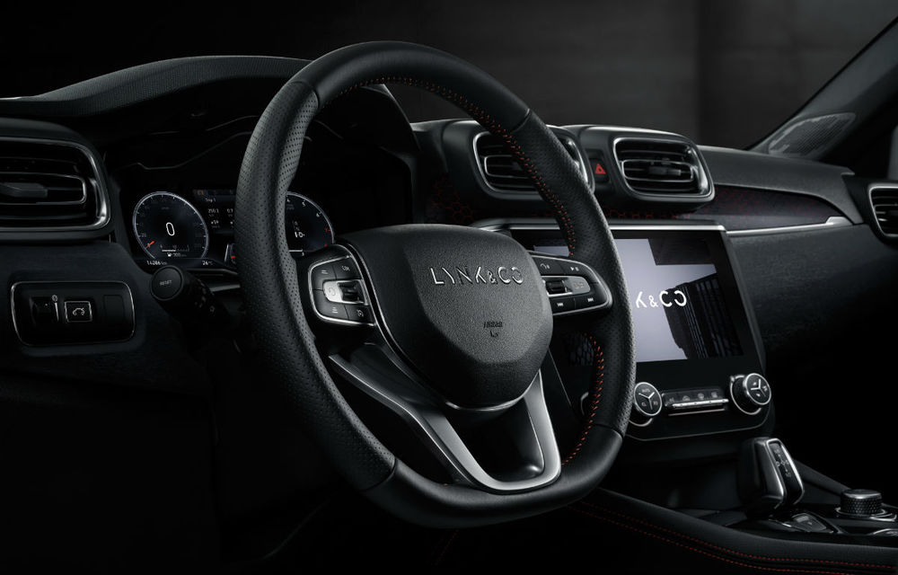 Primul sedan al chinezilor de la Lynk&amp;Co, dezvăluit complet: interior modern, platformă Volvo și versiune hibridă - Poza 9