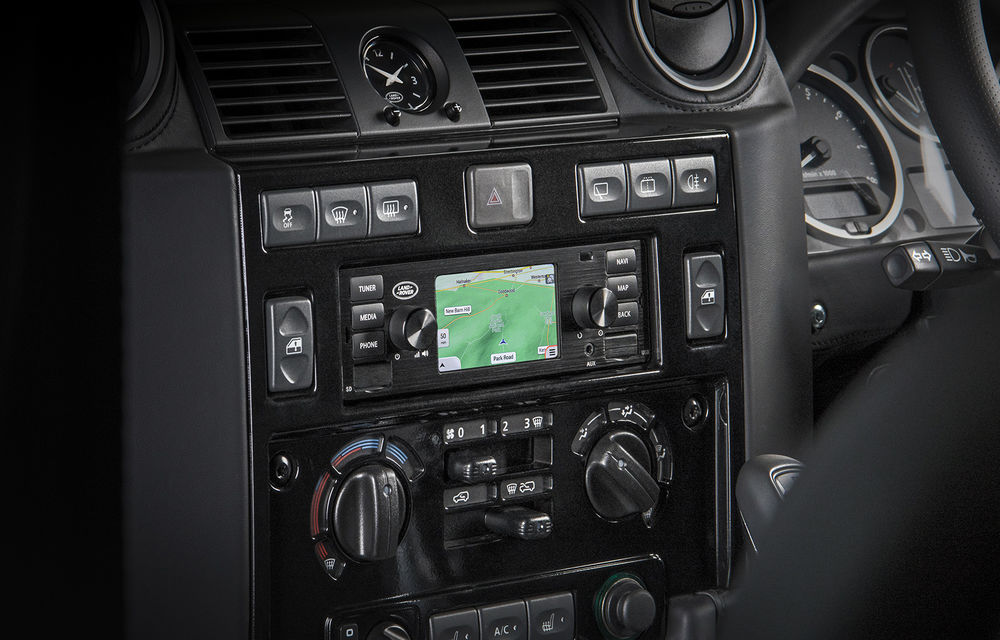 Jaguar Land Rover lansează un sistem de infotainment cu aspect retro dedicat istoricelor: ecran tactil de 3.5 inch și sistem de navigație - Poza 4