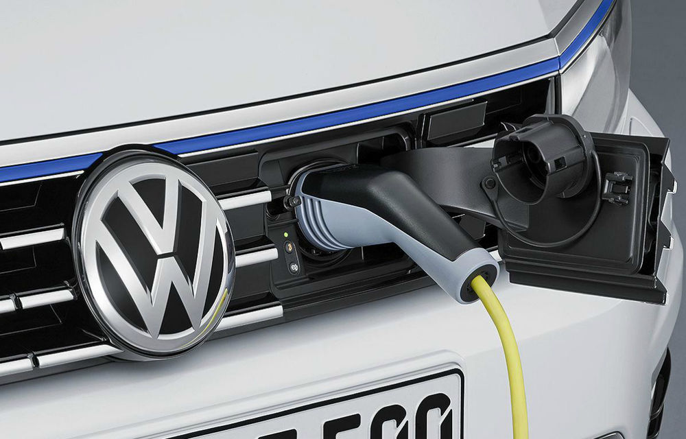 Detalii despre versiunea plug-in hybrid pregătită pentru Volkswagen Passat facelift: autonomie electrică de 70 de kilometri - Poza 1