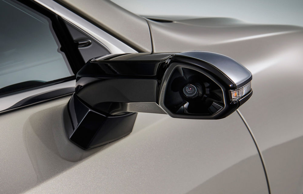 Lexus introduce camere video în loc de oglinzi laterale pe sedanul ES: imaginile, afișate în interiorul mașinii pe ecrane de 5 inch - Poza 6