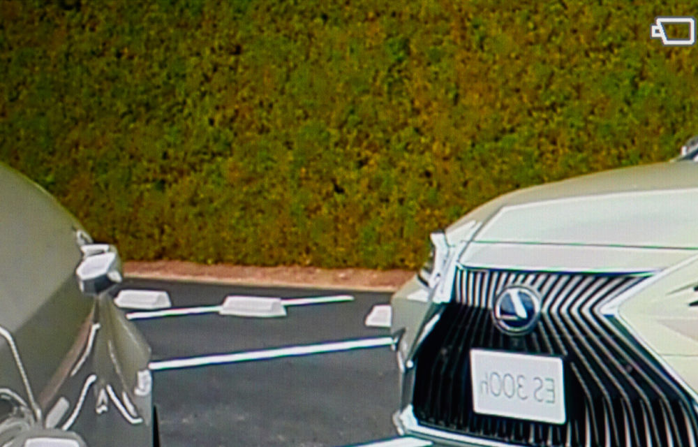 Lexus introduce camere video în loc de oglinzi laterale pe sedanul ES: imaginile, afișate în interiorul mașinii pe ecrane de 5 inch - Poza 9