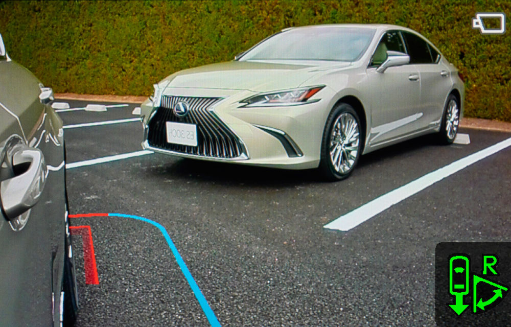 Lexus introduce camere video în loc de oglinzi laterale pe sedanul ES: imaginile, afișate în interiorul mașinii pe ecrane de 5 inch - Poza 10