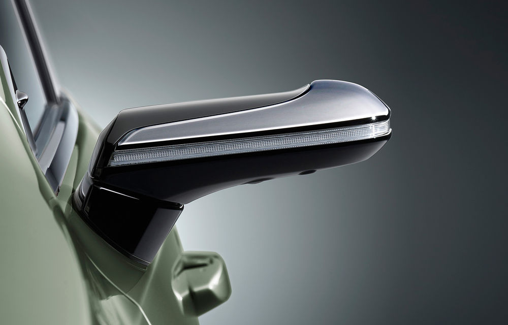 Lexus introduce camere video în loc de oglinzi laterale pe sedanul ES: imaginile, afișate în interiorul mașinii pe ecrane de 5 inch - Poza 5