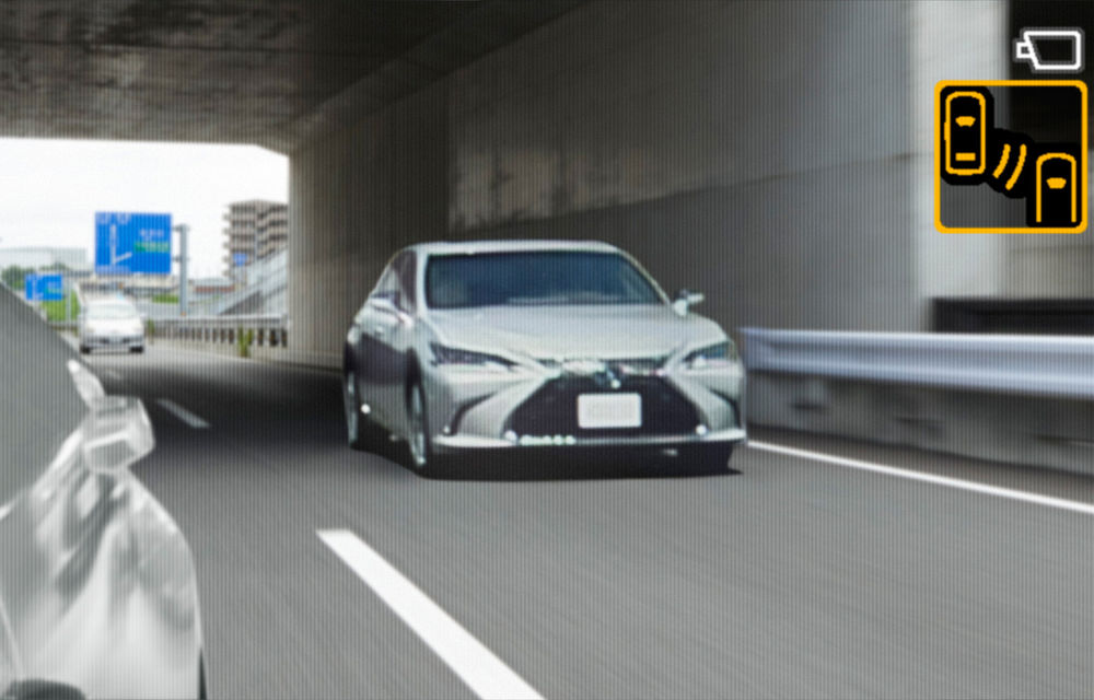 Lexus introduce camere video în loc de oglinzi laterale pe sedanul ES: imaginile, afișate în interiorul mașinii pe ecrane de 5 inch - Poza 7