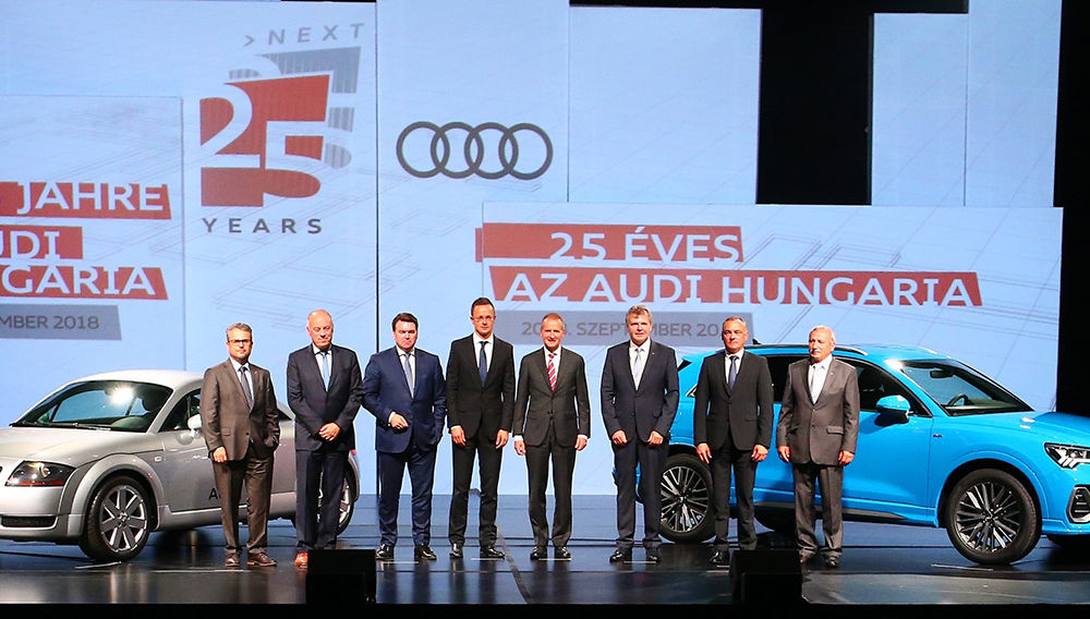Audi împlinește 25 de ani de activitate în Ungaria. Începe producția noului Q3 și &quot;a unui nou SUV&quot;, iar planurile implică asamblarea de mașini electrice - Poza 2