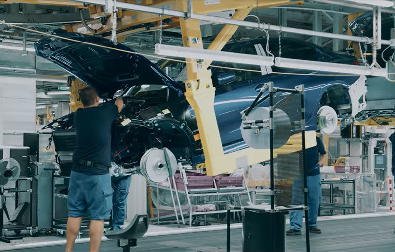 Viitoarea generație BMW Seria 3 apare într-un nou clip oficial: sedanul constructorului german este surprins pe linia de asamblare - Poza 1