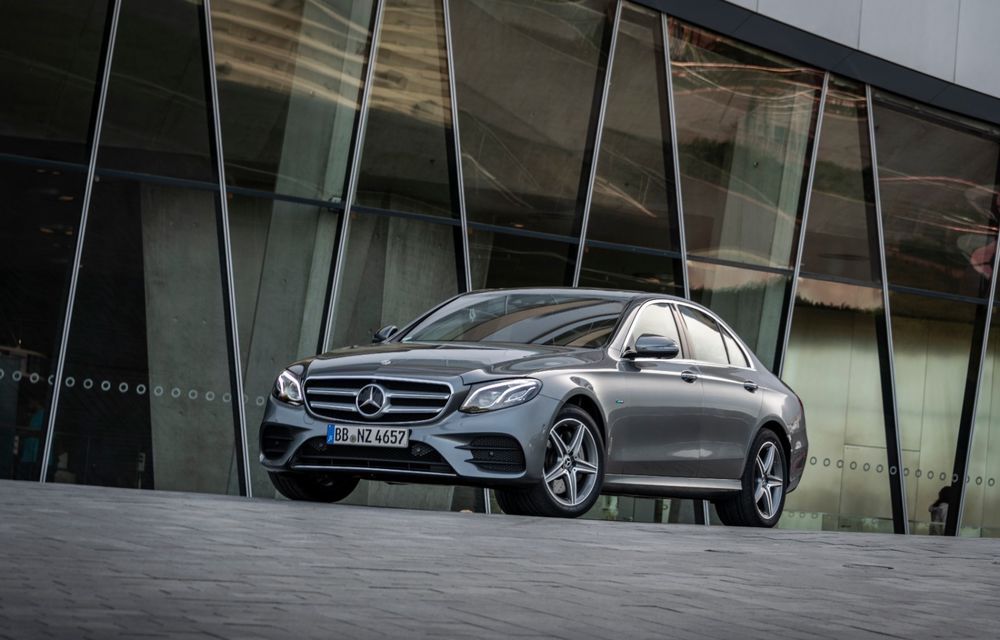 Mercedes-Benz Clasa E primește noi versiuni cu sistem hibrid de propulsie: până la 320 CP și autonomie în modul electric de 54 de kilometri - Poza 7