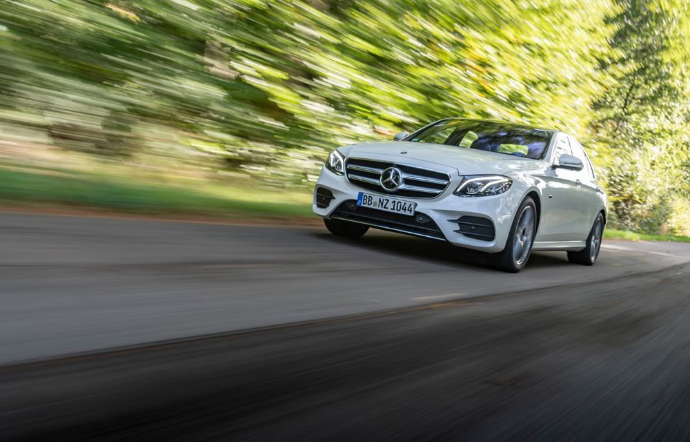 Mercedes-Benz Clasa E primește noi versiuni cu sistem hibrid de propulsie: până la 320 CP și autonomie în modul electric de 54 de kilometri - Poza 15