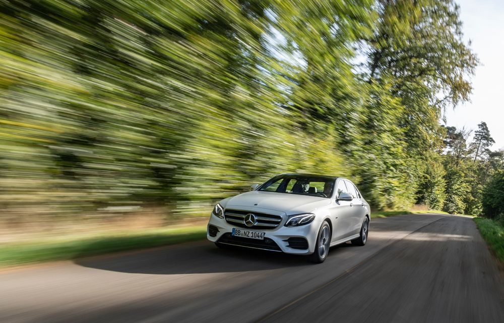 Mercedes-Benz Clasa E primește noi versiuni cu sistem hibrid de propulsie: până la 320 CP și autonomie în modul electric de 54 de kilometri - Poza 14