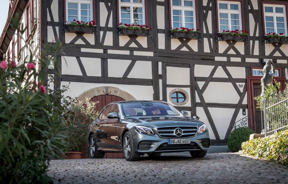Mercedes-Benz Clasa E primește noi versiuni cu sistem hibrid de propulsie: până la 320 CP și autonomie în modul electric de 54 de kilometri - Poza 8