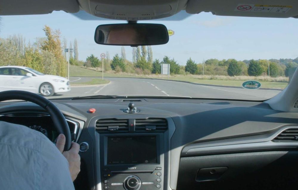 Ford testează o nouă tehnologie pentru mașinile autonome: vehiculele “comunică” între ele, iar viteza este ajustată pentru evitarea coliziunilor în intersecții - Poza 3