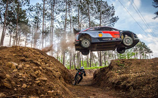 Cursă neobișnuită: un Hyundai i20 WRC și o bicicletă se întrec în inima Portugaliei