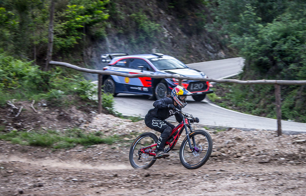 Cursă neobișnuită: un Hyundai i20 WRC și o bicicletă se întrec în inima Portugaliei - Poza 11
