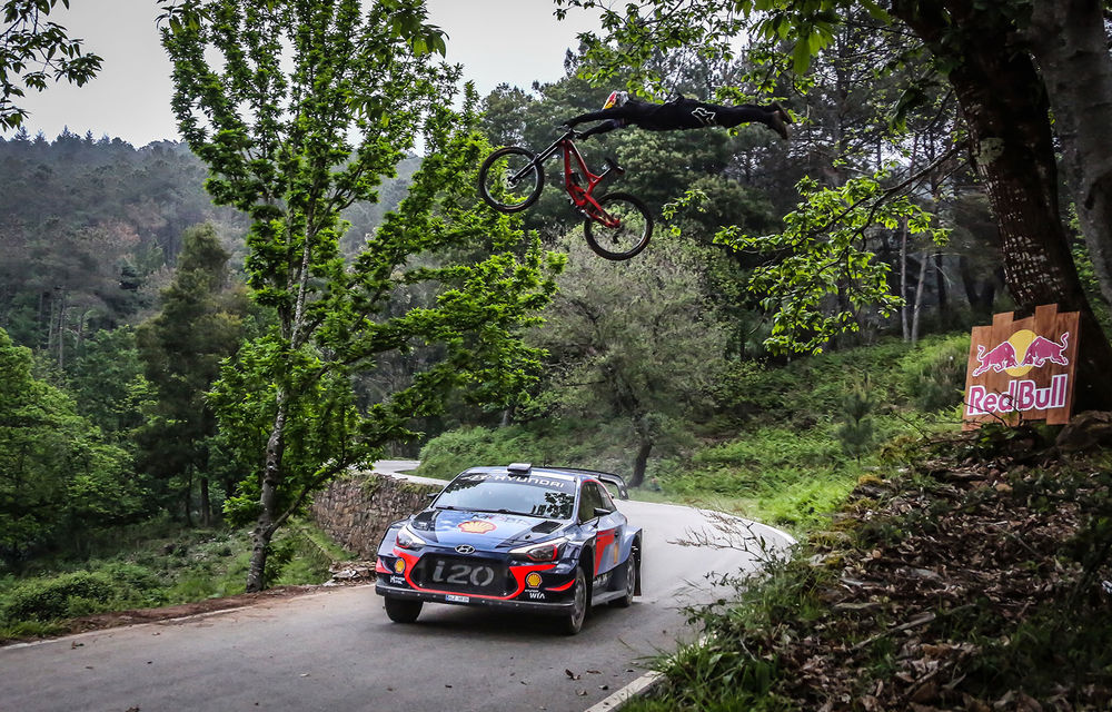Cursă neobișnuită: un Hyundai i20 WRC și o bicicletă se întrec în inima Portugaliei - Poza 10