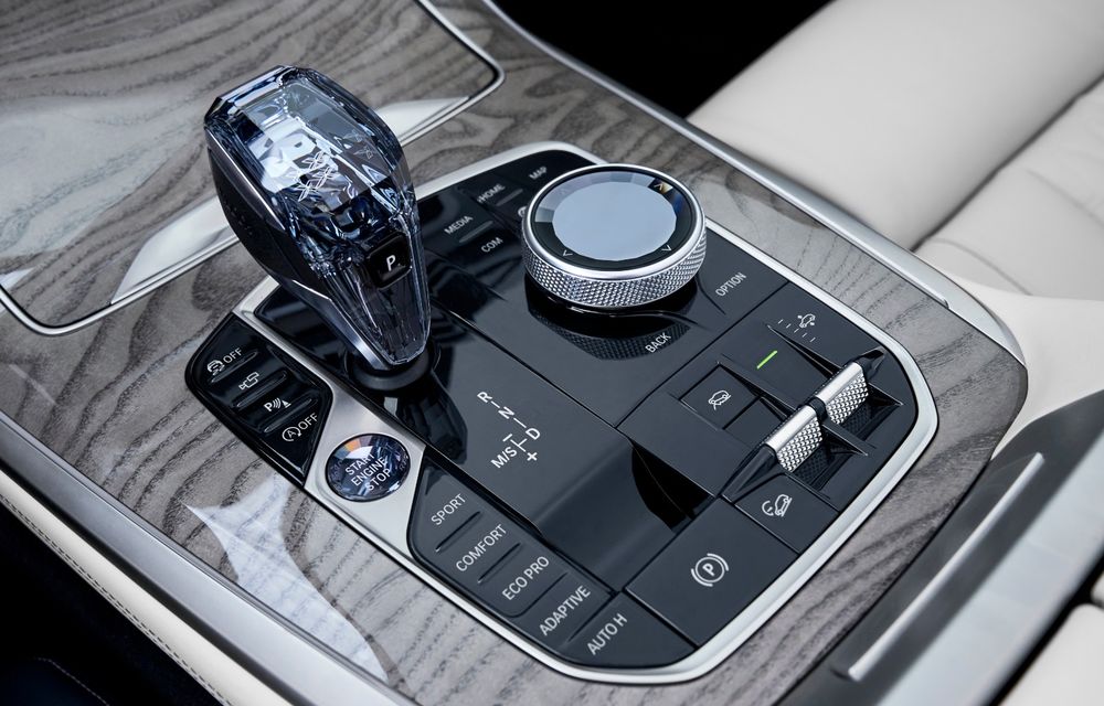 Oficial: BMW X7 se prezintă. Cel mai mare SUV din gama bavarezilor oferă 7 locuri și motorizări de până la 400 CP în Europa - Poza 34