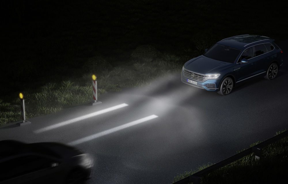 Volkswagen dezvoltă noi tehnologii de iluminare: semnături personalizate și indicații pentru orientare și parcare - Poza 1